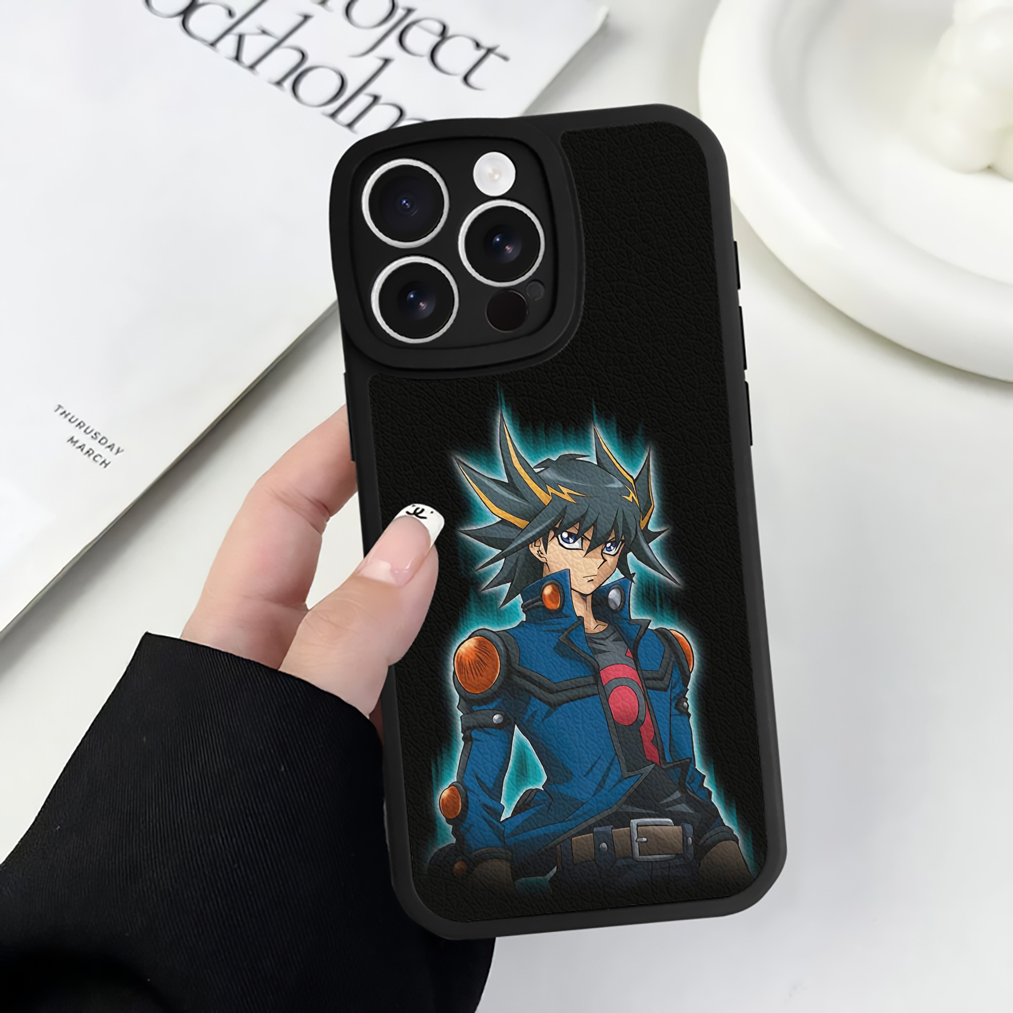 （画像用） 遊☆戯☆王 Yu-Gi-Oh! 【iPhone 16シリーズ対応】シリコンスマホケース（レザー調） 材質：シリコン